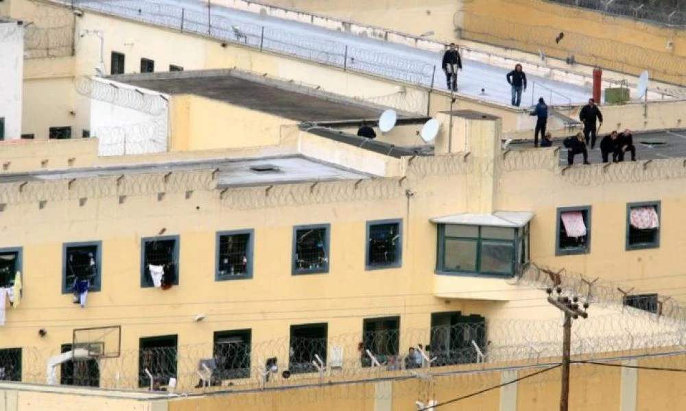 Έρευνα στις φυλακές Πατρών: Μέχρι και αποστακτήριο βρήκαν στα κελιά!